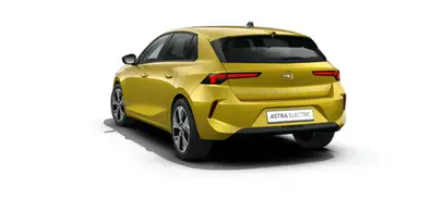 Opel Astra electric in Gold-Gelb von hinten