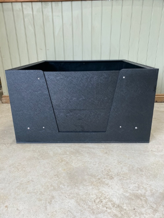 Whelping box with full door