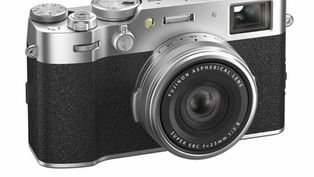 Fujifilm X100VI, da oggi in vendita