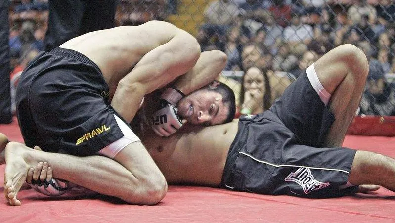 Scotty Smith wins MMA debut at Caged Combat 4