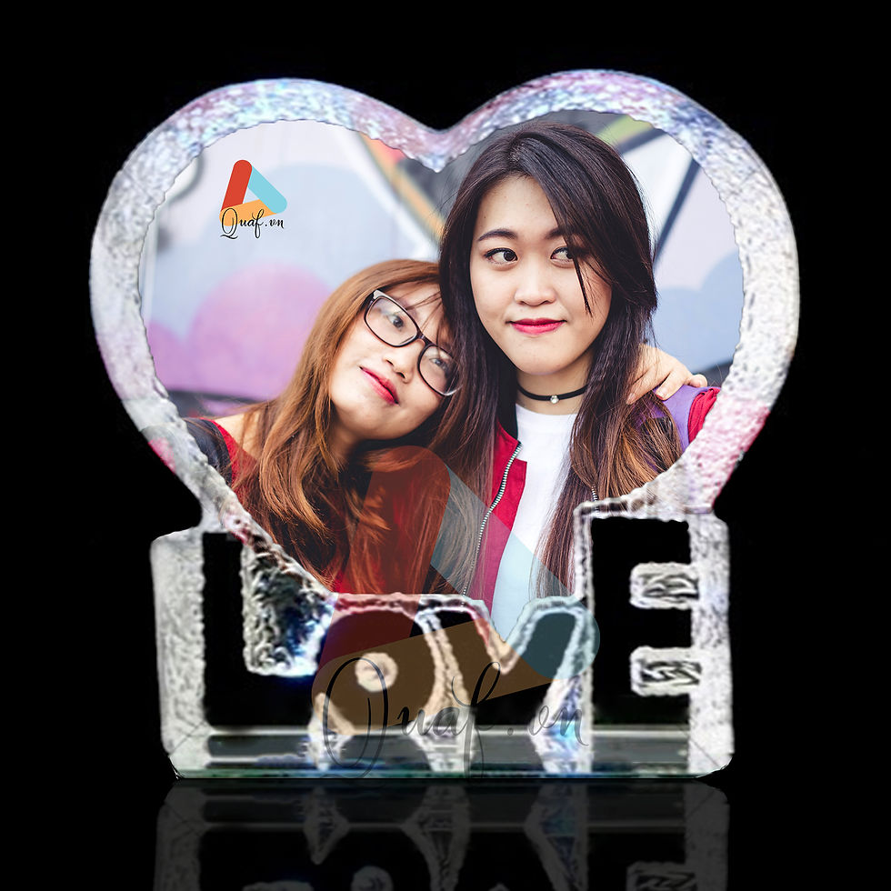 In ảnh lên pha lê chữ LOVE