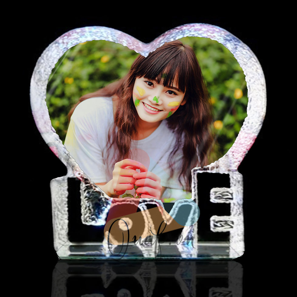 In ảnh lên pha lê chữ LOVE