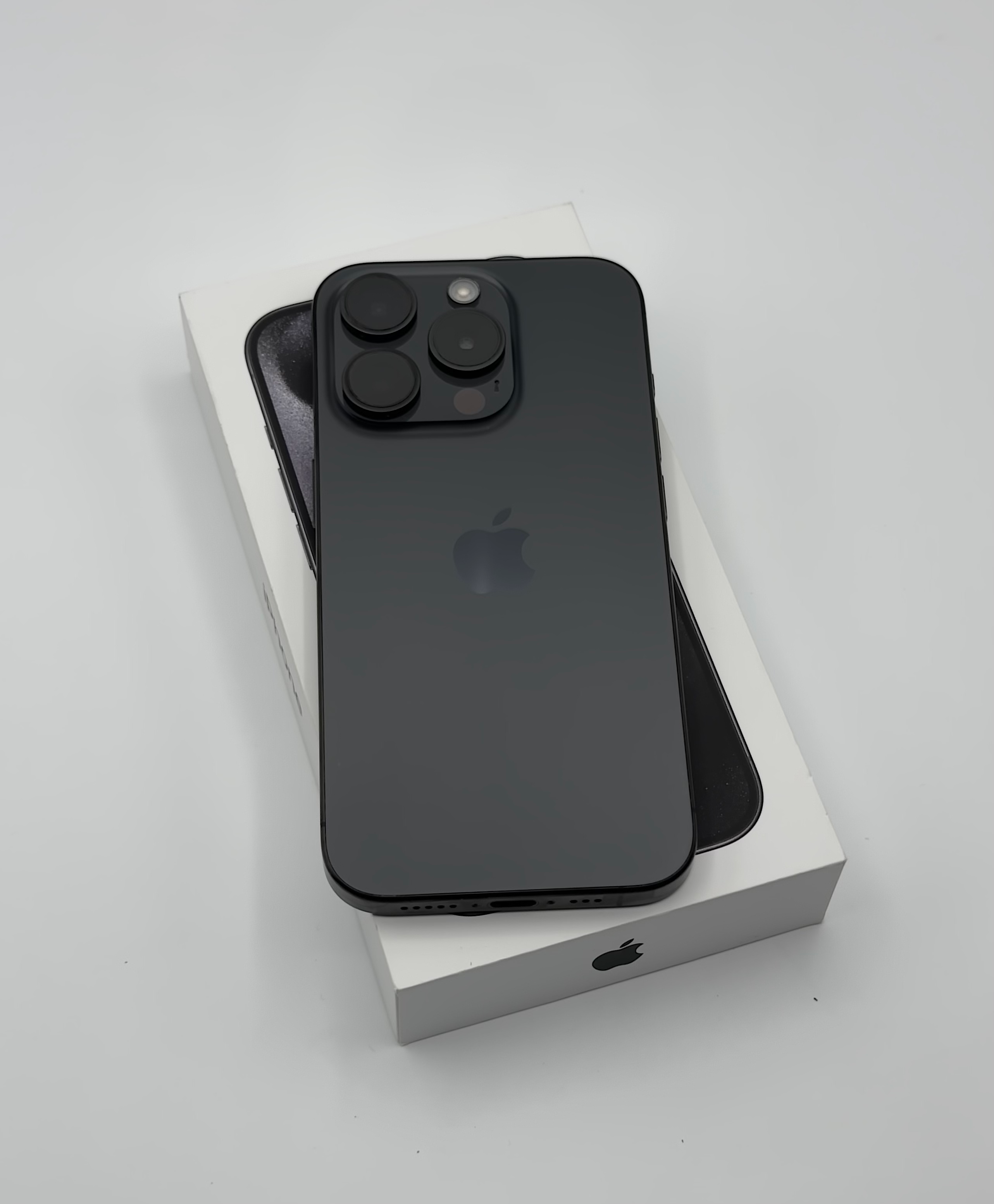 iPhone 15 Pro | 128 GB | Black Titanium | Goed