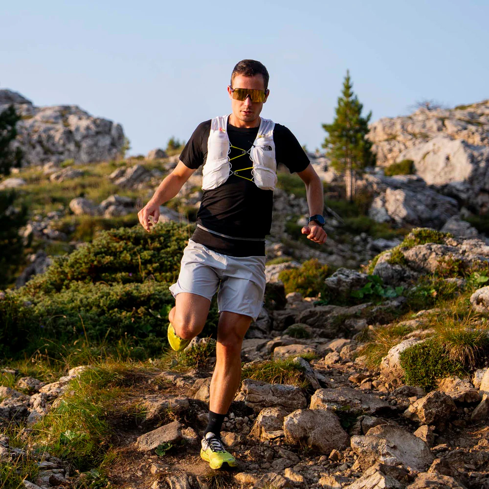 Trail running, coureur équipé de lunettes Passion Vision