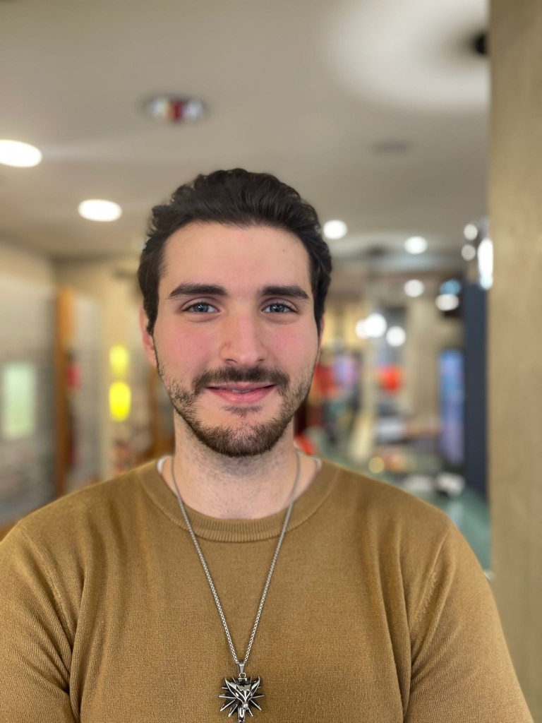 Yanis, opticien Passion Vision Paris spécialiste sport