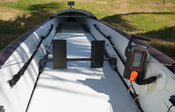 Kajak Fußsteuerung aus Carbon mit Motor