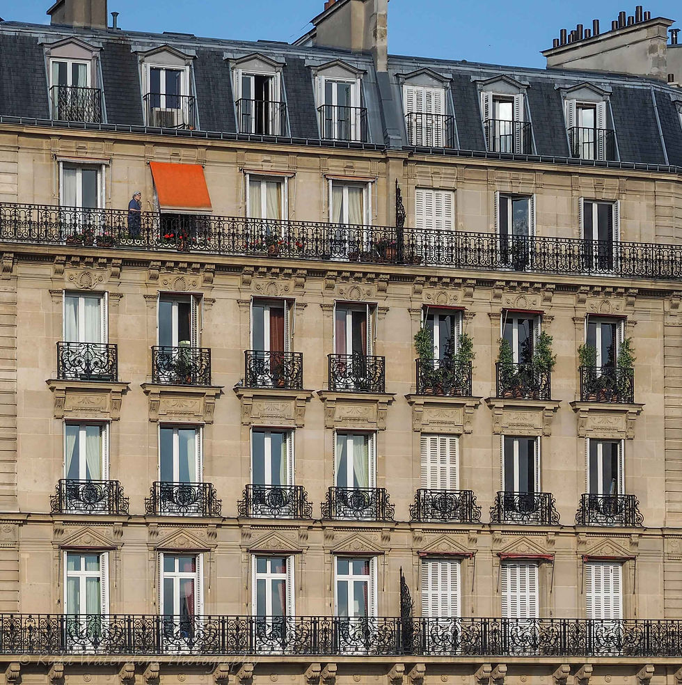 Last awning up, Paris, 0254