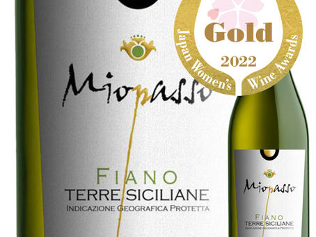 やはり気温が高い日は白が大人気です。