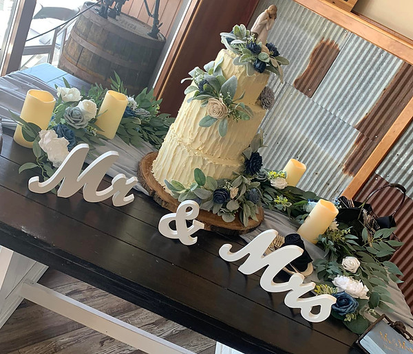 Tori and Kaden wedding cake.jpg