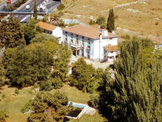 CON LA IGLESIA Y EL ALCALDE HEMOS TOPADO, SAINETE PÓSTUMO DE ARNICHES