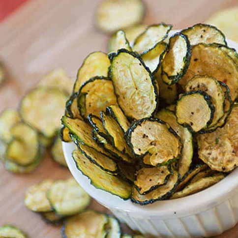 Chips de courgette au sel et vinaigre au deshydrateur