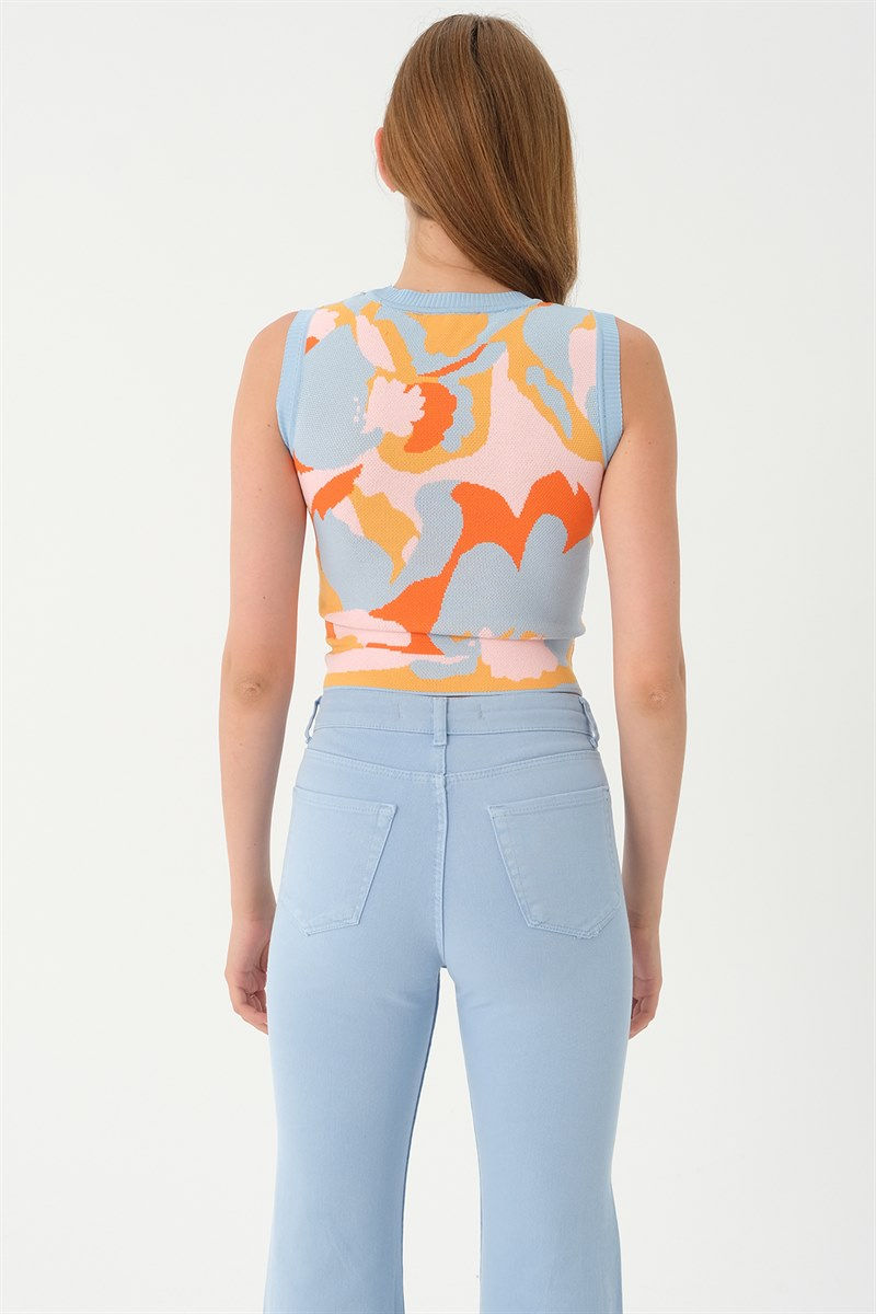 תמונה ממוזערת: Crop Top in Colorful Details