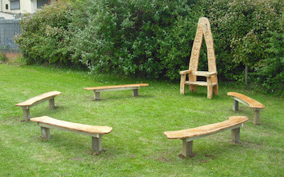 Storytelling corner. Storytelling throne. Robert Jake. Natural wood sculptor.