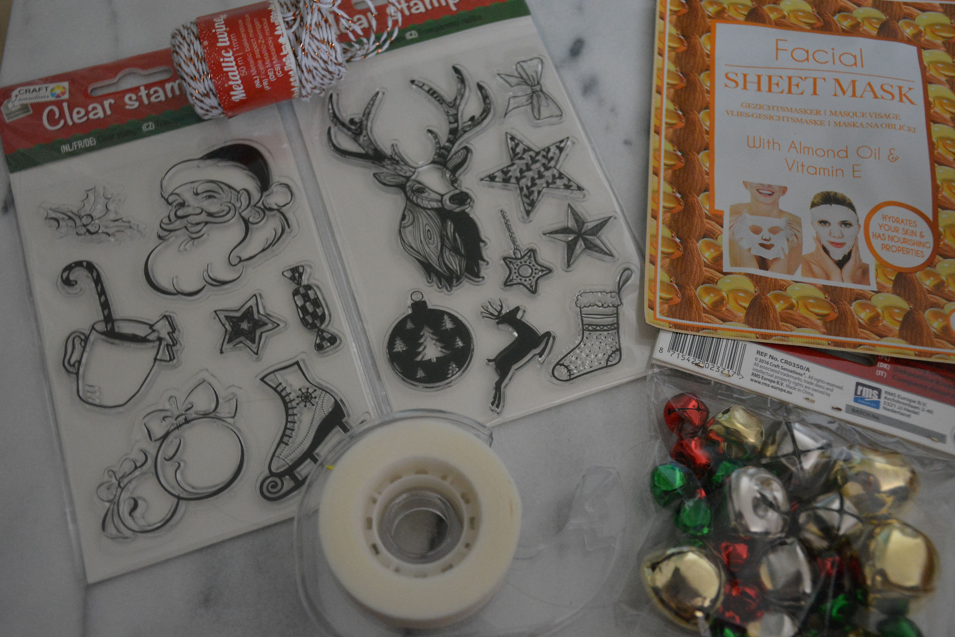 Stempels, masker, kerstbelletjes