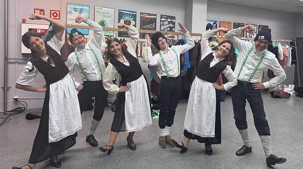 El grup de "Finland": ANNA TURON, ALBERT TOUS, ANNA TURULL, ÀLEX FUSTER, CARME ADELL, SEVER ROIG.