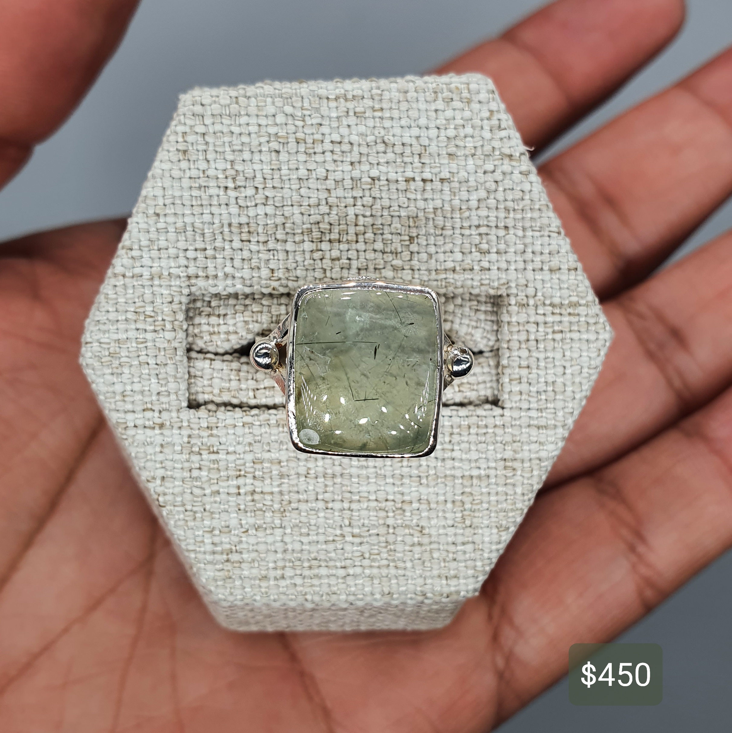 Anillo con Prenhita