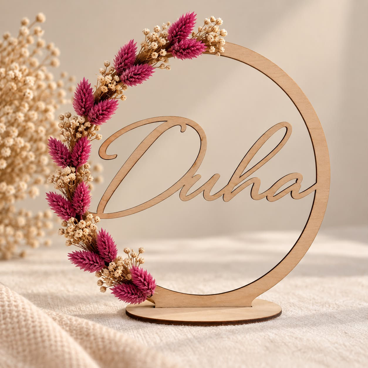 Gepersonaliseerde Houten Cirkel met Droogbloemen en Naam