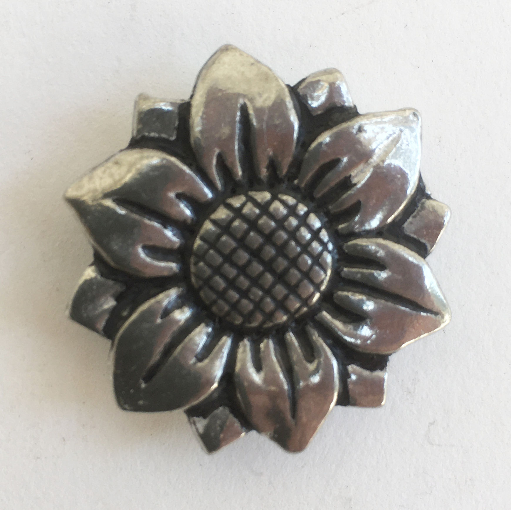 Basic Spirit Pewter Flower Magnets