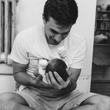 Photo de nouveau-né réalisée par une photographe à domicile en Suisse romande