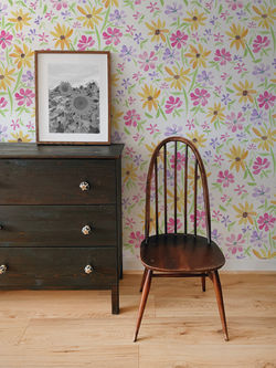 Spring bouquet wallpaper in white