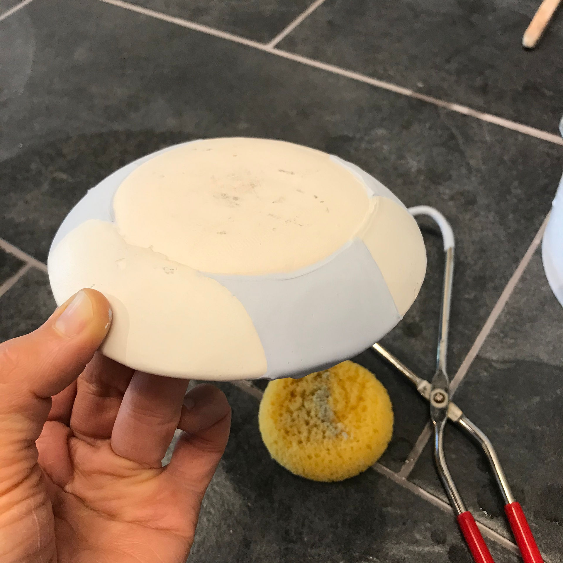 Cleaning the foot after a dip glazing.