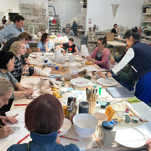 Potter's learning from Yunting Li in the Blue & White Painting Workshop
