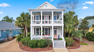 Charming Breezy & Tranquil in Southport, NC • Southern Summer Porch