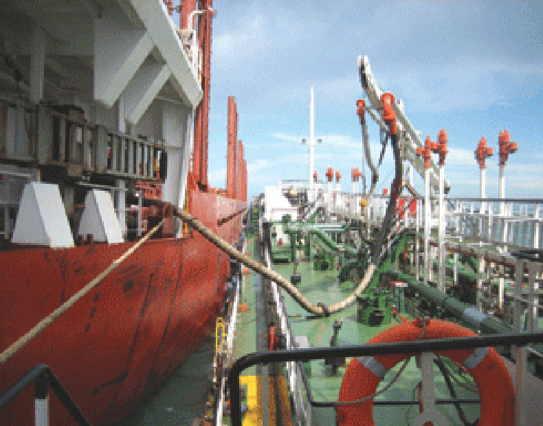 Bunkering_at_anchorage