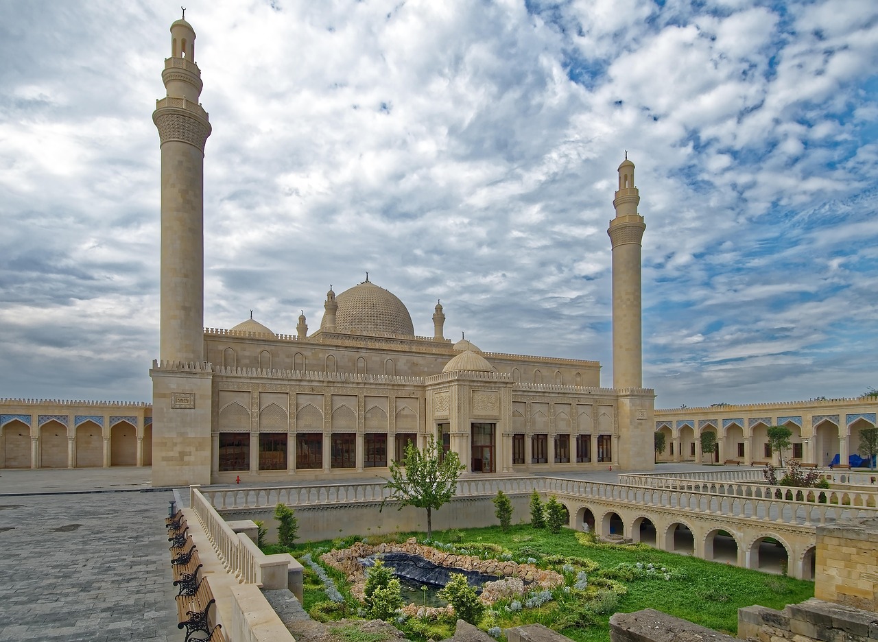 Self Guided Tour Inside the Stone Walled City of Baku