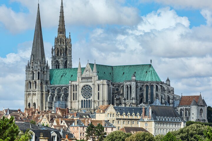 Chartres Cathedral Tour: Secrets in Stone and Glass in Chartres