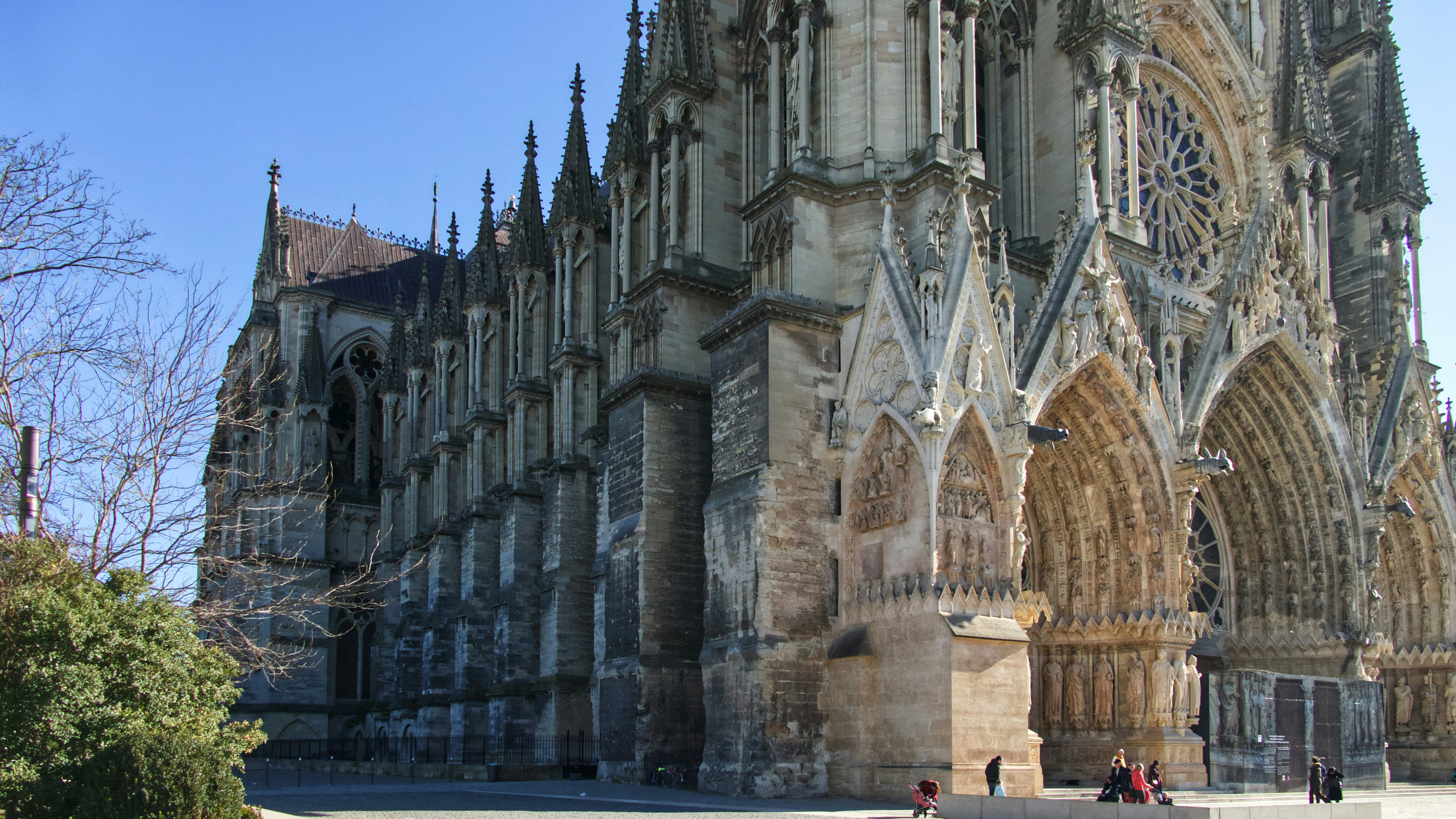 Cathedral of Notre Dame de Reims Self-Guided Tour with Mobile App