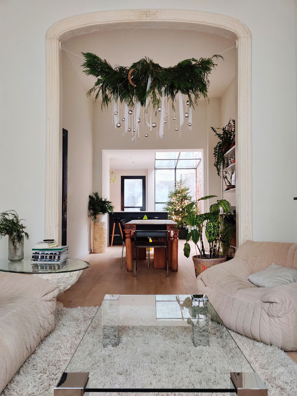 ChromeChristmasBranchesSilverDecorationsPeelvrouw.jpeg