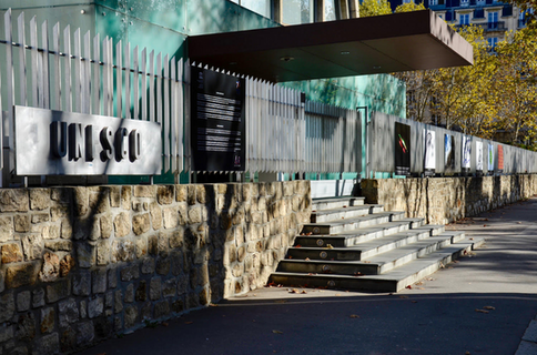 Exposition de AiR - Art in Research sur les grilles de l'UNESCO