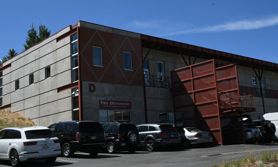 EDWARDS COMMERCIAL PARK Remonov + CO