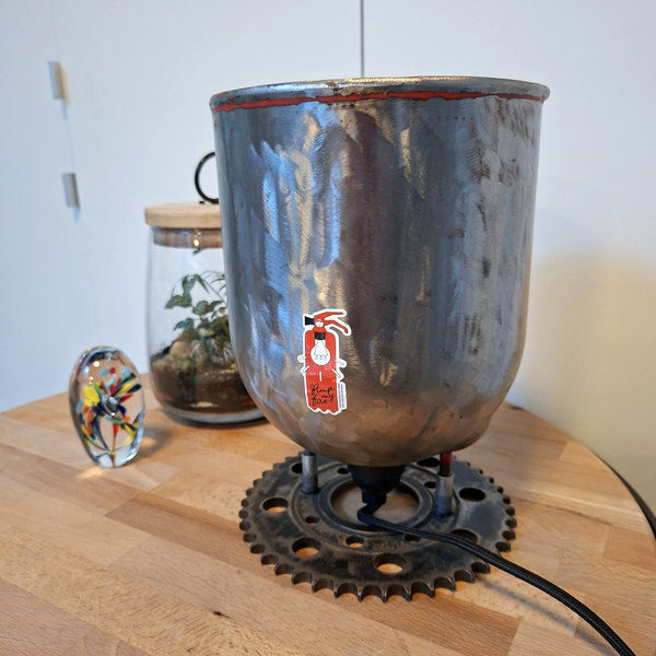 Miniature : Lampe à poser, demi extincteur poli, intérieur rouge