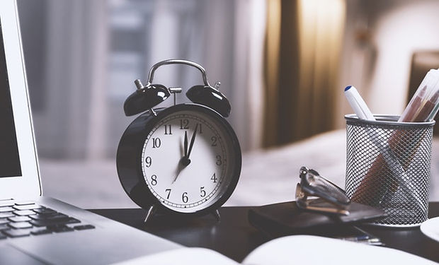 alarm-alarm-clock-analog-714701.jpg