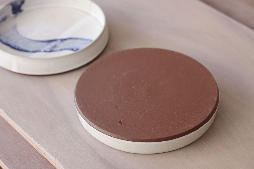 Thumbnail: medium plate | dark brown stoneware