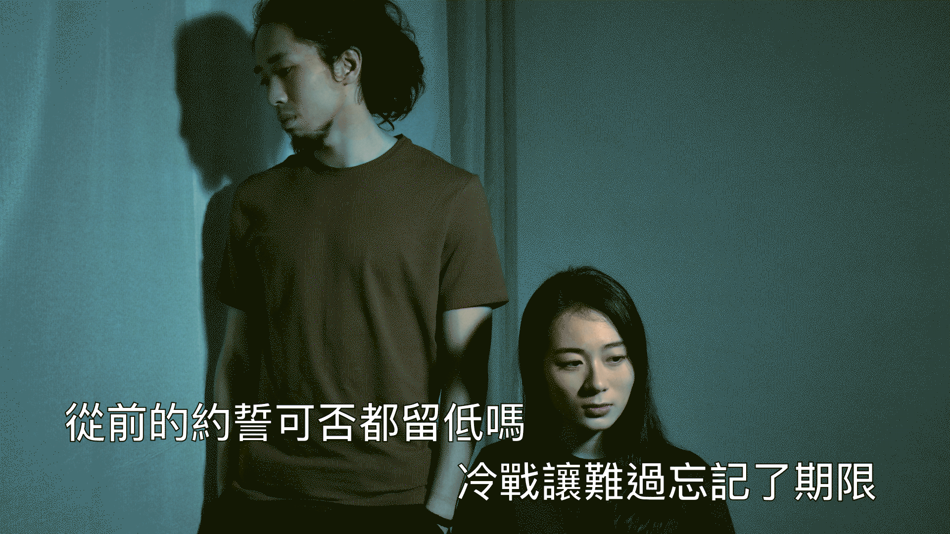 冷戰讓難過忘記了期限.gif