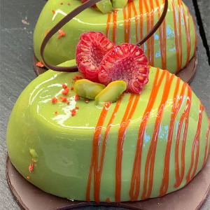 Eybel Patisserie Pistazien Erdbeer Törtchen