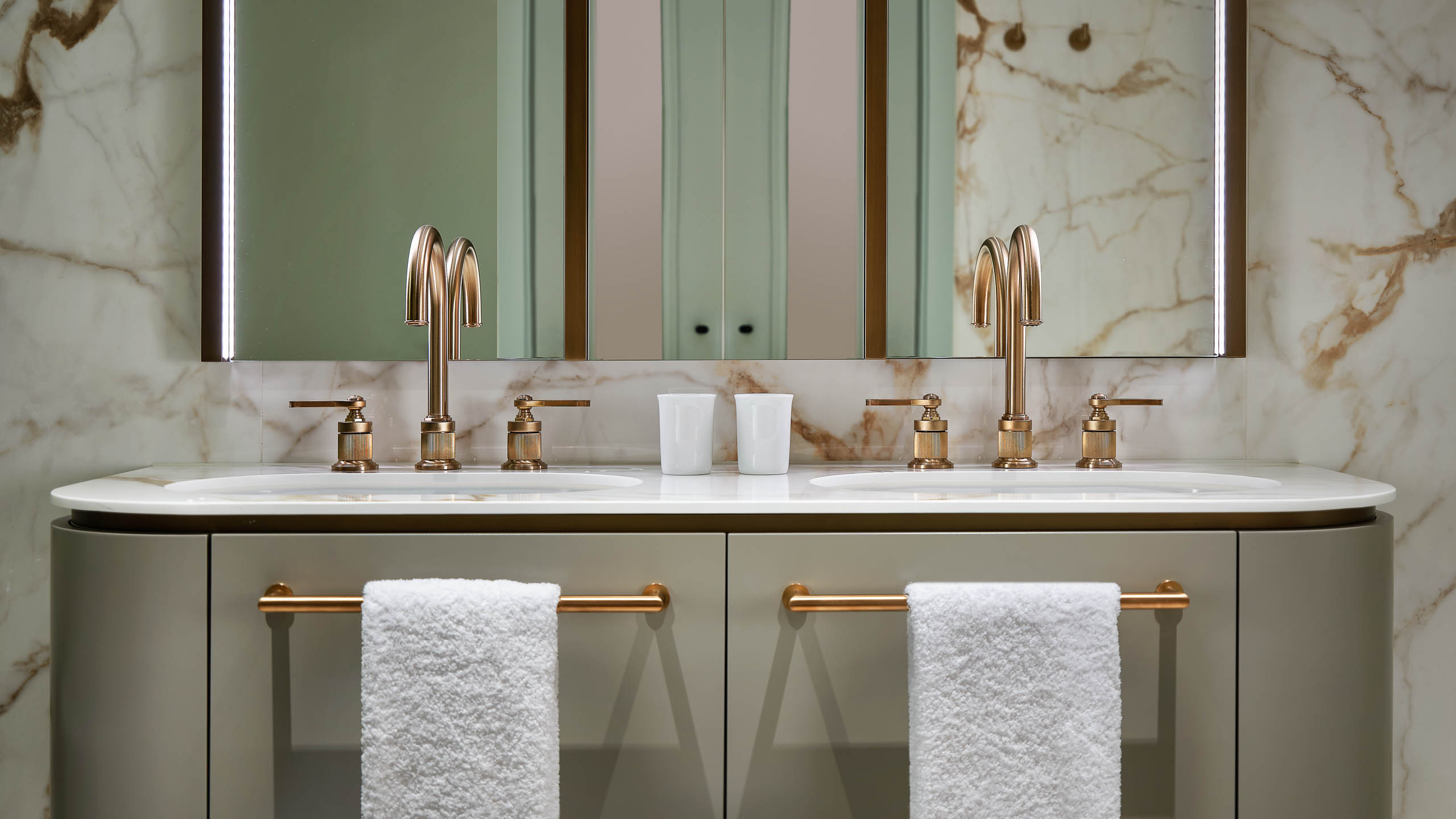 bathroom-sink-Kempinski Dresden.jpg