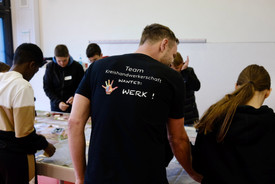 Schüler probieren den Beruf Elektriker