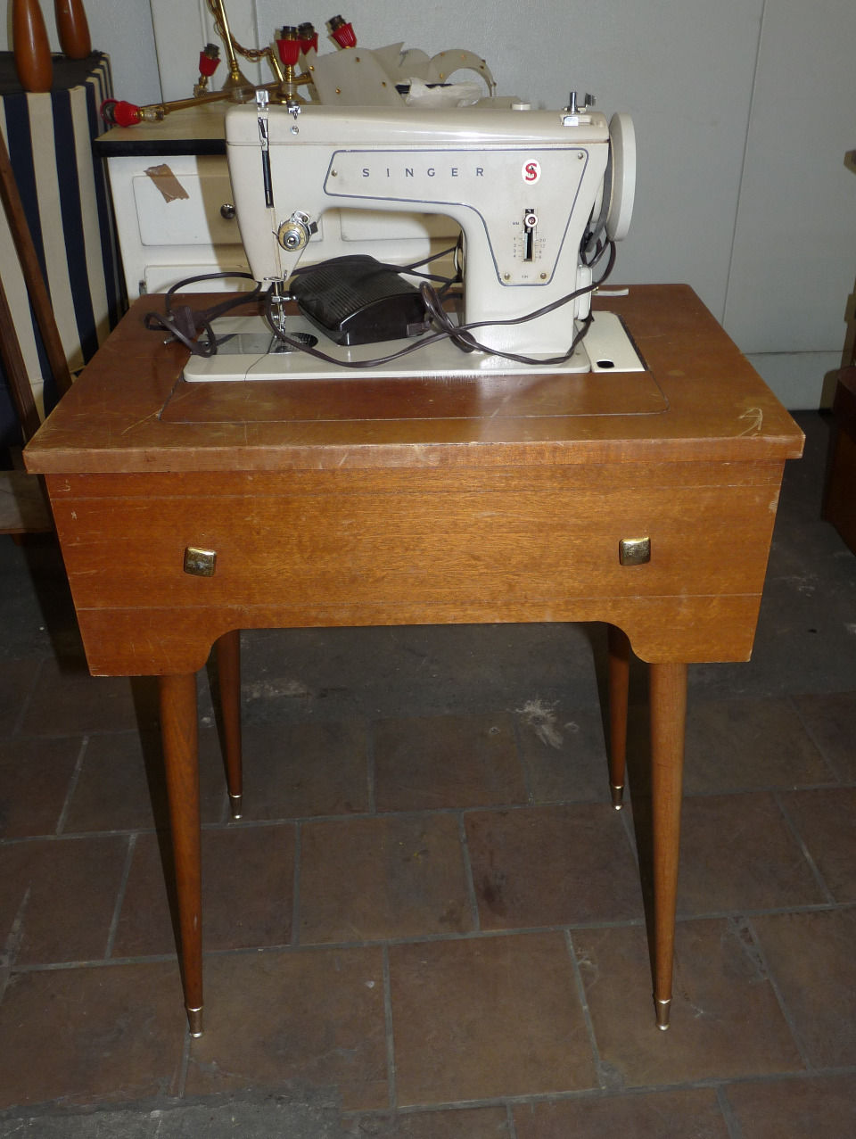 Miniature : Meuble machine à coudre