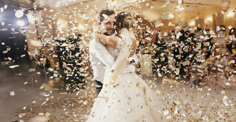 Confetti special effects for weddings – handheld confetti shotguns, air cannons, and LED blowers to create unforgettable moments.