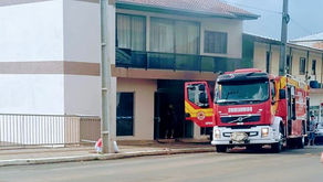 Incêndio atinge lojas no Centro de Água Doce