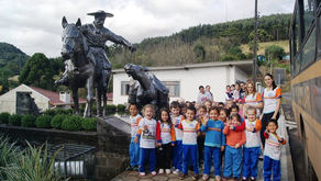 Alunos e professores da Estrelinha Azul visitam Casa da Cultura