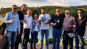 Professor norte-americano visita vinícola em Água Doce