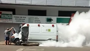 Ambulância de Água Doce tem falha mecânica em Joaçaba e pega fogo