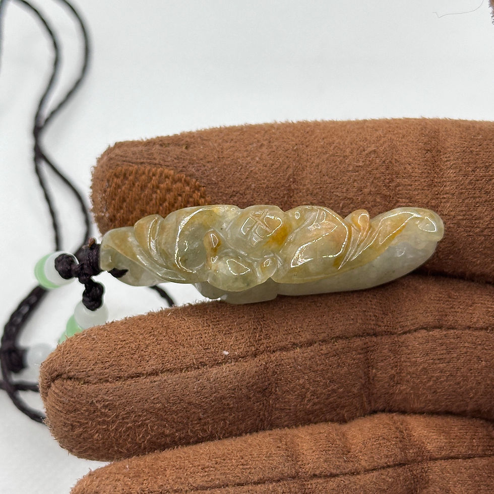 Thumbnail: 【 冰心映金 】— 冰糯雙輝 ‧ 天然黃翡雅件