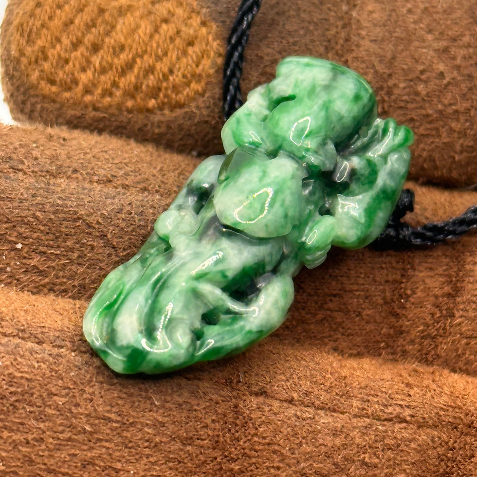 縮圖：【歲月青枝】— 深雕工藝翡翠如意佩