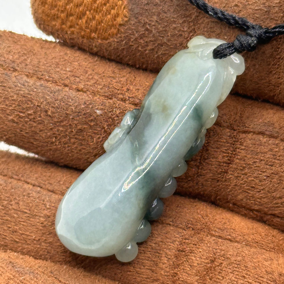 Thumbnail: 清簡．瓜瓞— 玄青翡翠掛墜